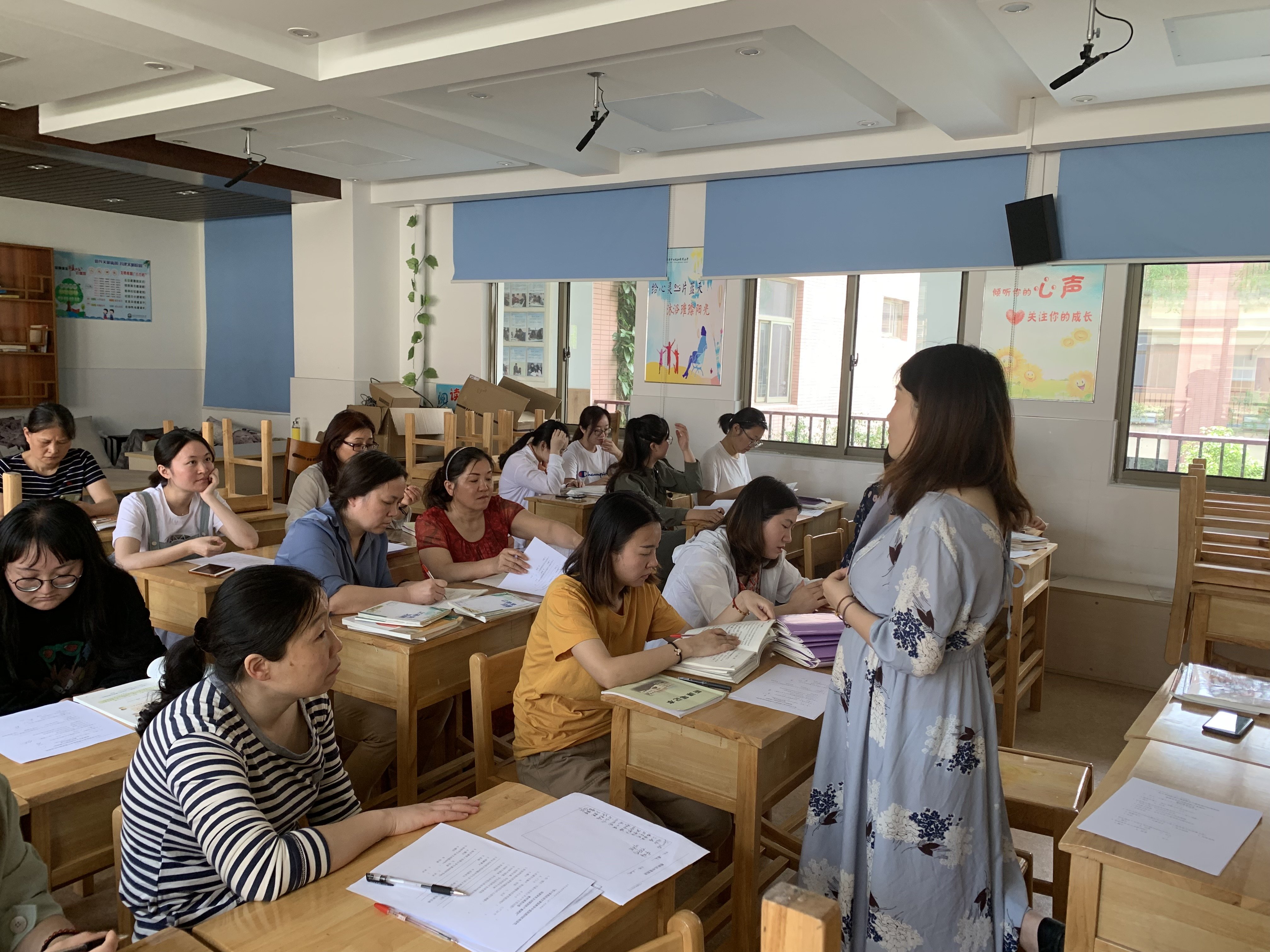 【养正颐小】凝聚集体智慧    打造高效课堂 