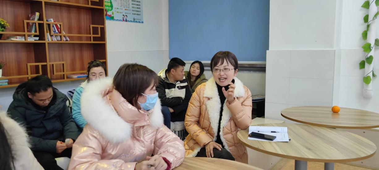 1_综合组教研美术组新闻报道12.2日(1)_html_m694d3ee.jpg