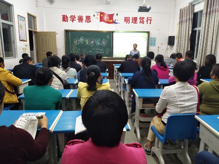 【养正颐小】“促进沟通有效交流”颐小家长学校活动记实_html_5dbf58fc.jpg