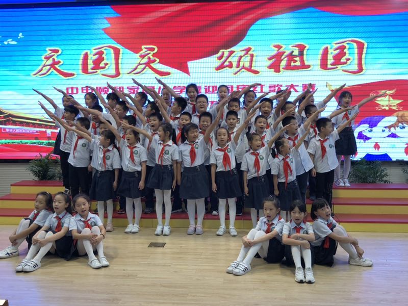 3. 校园红歌比赛新闻报道_html_m35d0c7f5.jpg