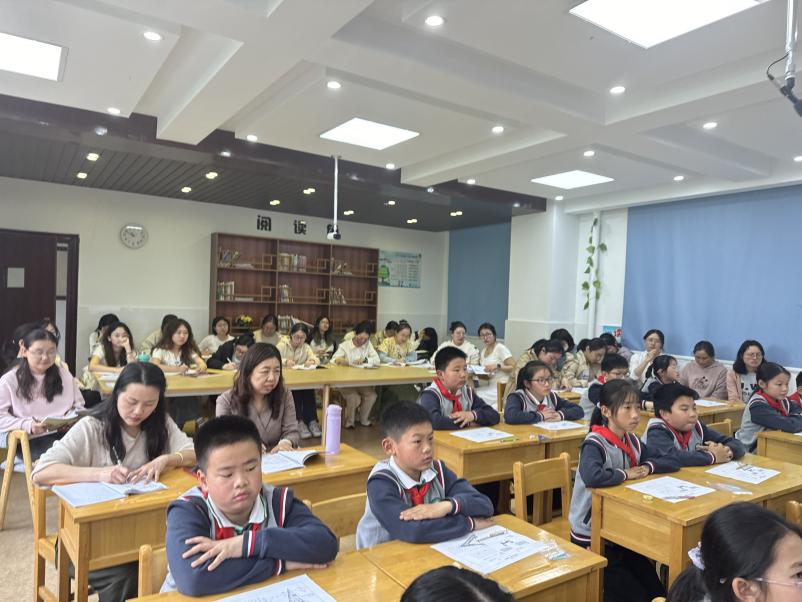 25.4.24【养正颐小·教学】聚焦课堂研教学，共话三角促成长_html_8e93e23.jpg