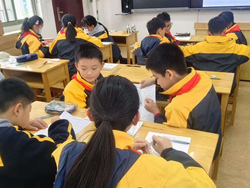 2024.11.21【养正颐小·教学】教思相融，研行并进——记中电颐和家园小学数学组第六次校本教研活动_html_m7801eead.jpg