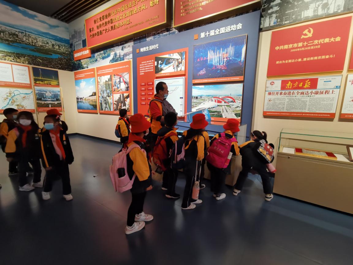 追寻先辈足迹，传承红色基因_html_4935a61b.jpg