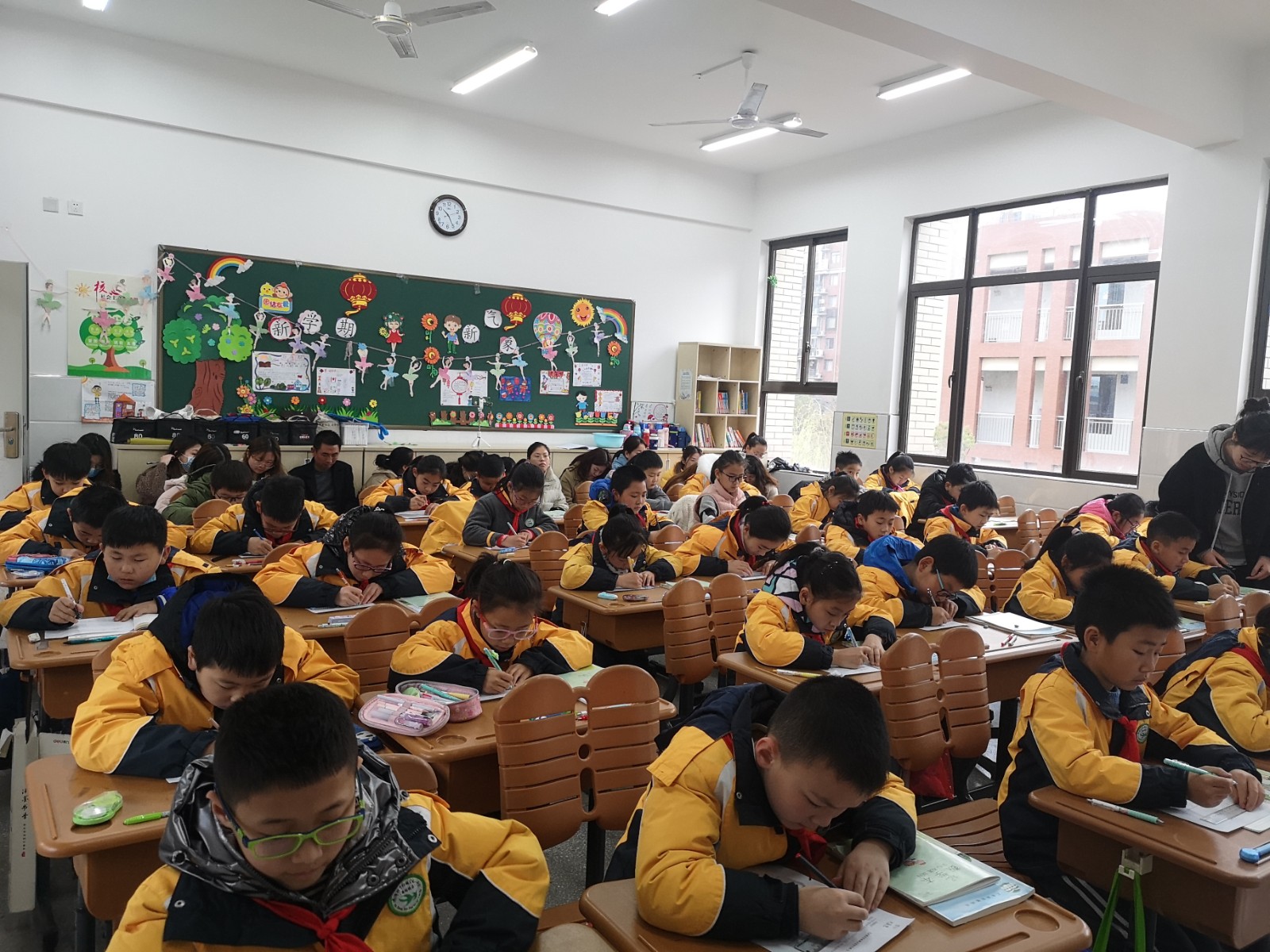 全体数学教师听课.jpg