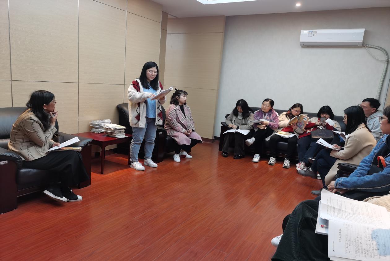 六语教研活动新闻稿_html_a587978.jpg