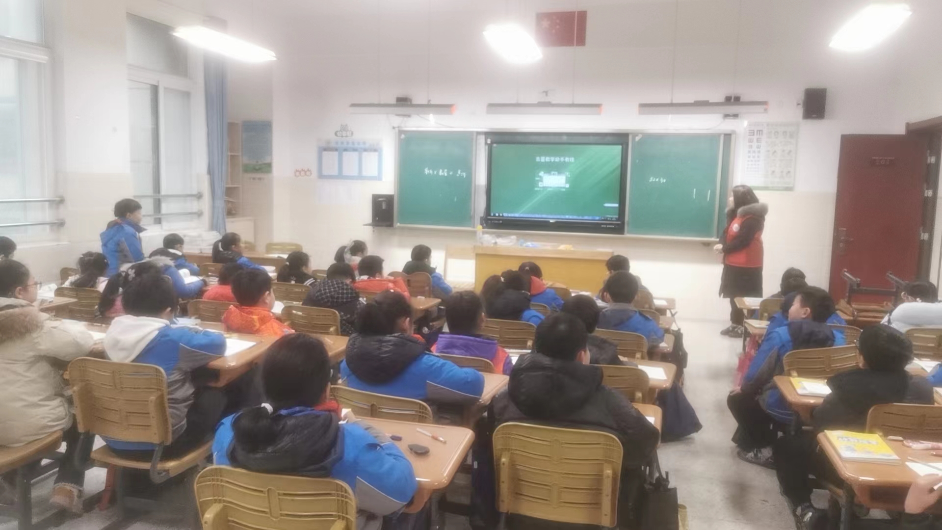 行政推门听课报道(1)_html_m35c81f8b.jpg