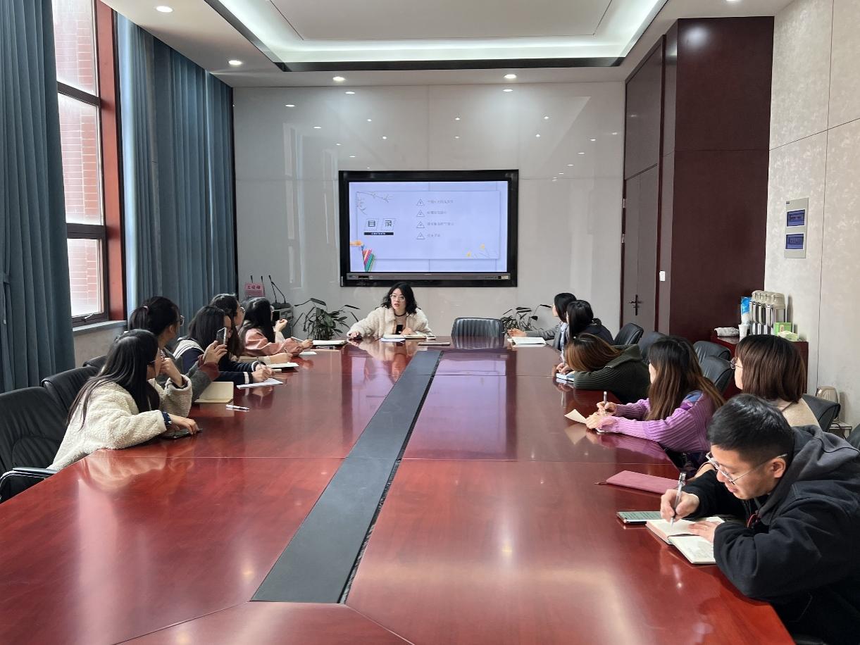 青秀城小学第十一期市区级个人课题推进会_html_40488aa3.jpg