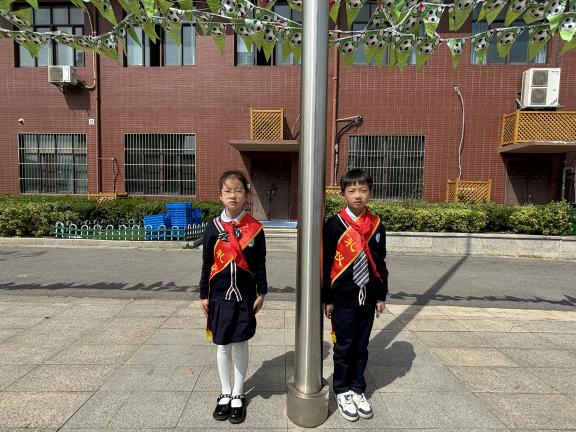 2025.4.9-朱洋梦-四11升旗仪式_html_299895cc.jpg