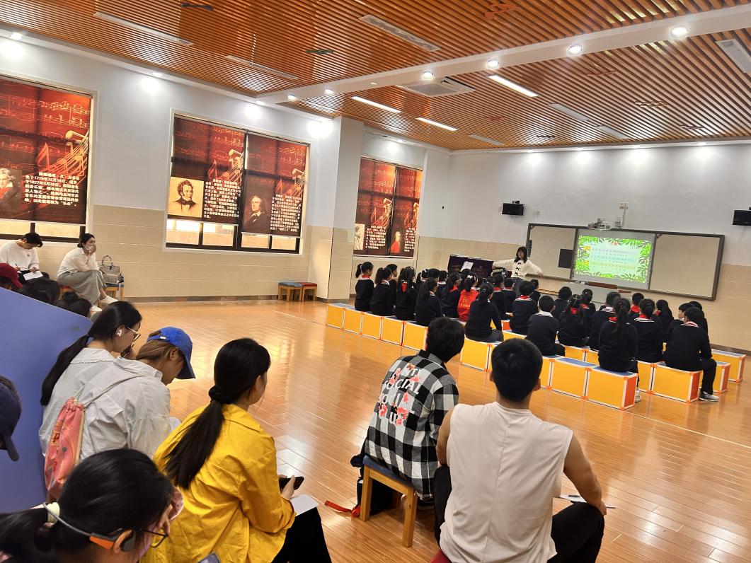 【大爱青秀】以研促教 音乐课堂展风采