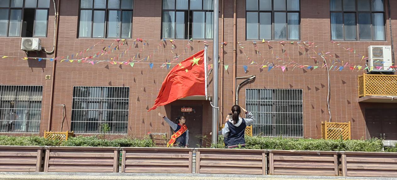 2024.4.23-王诗佳-弘扬民族精神 凝聚强国力量——升旗仪式_html_m7b884125.jpg