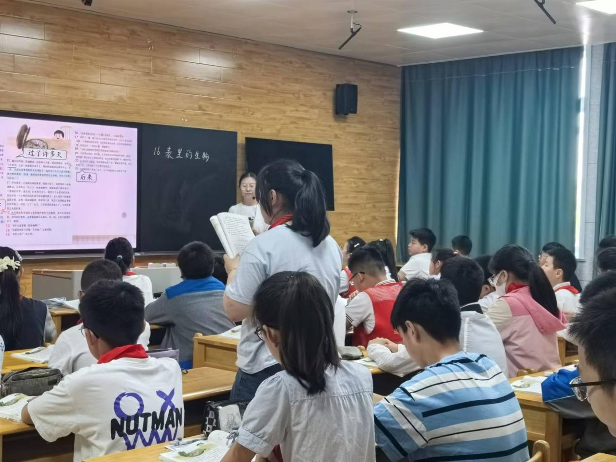 六年级校本研修(1)_html_31693010.jpg