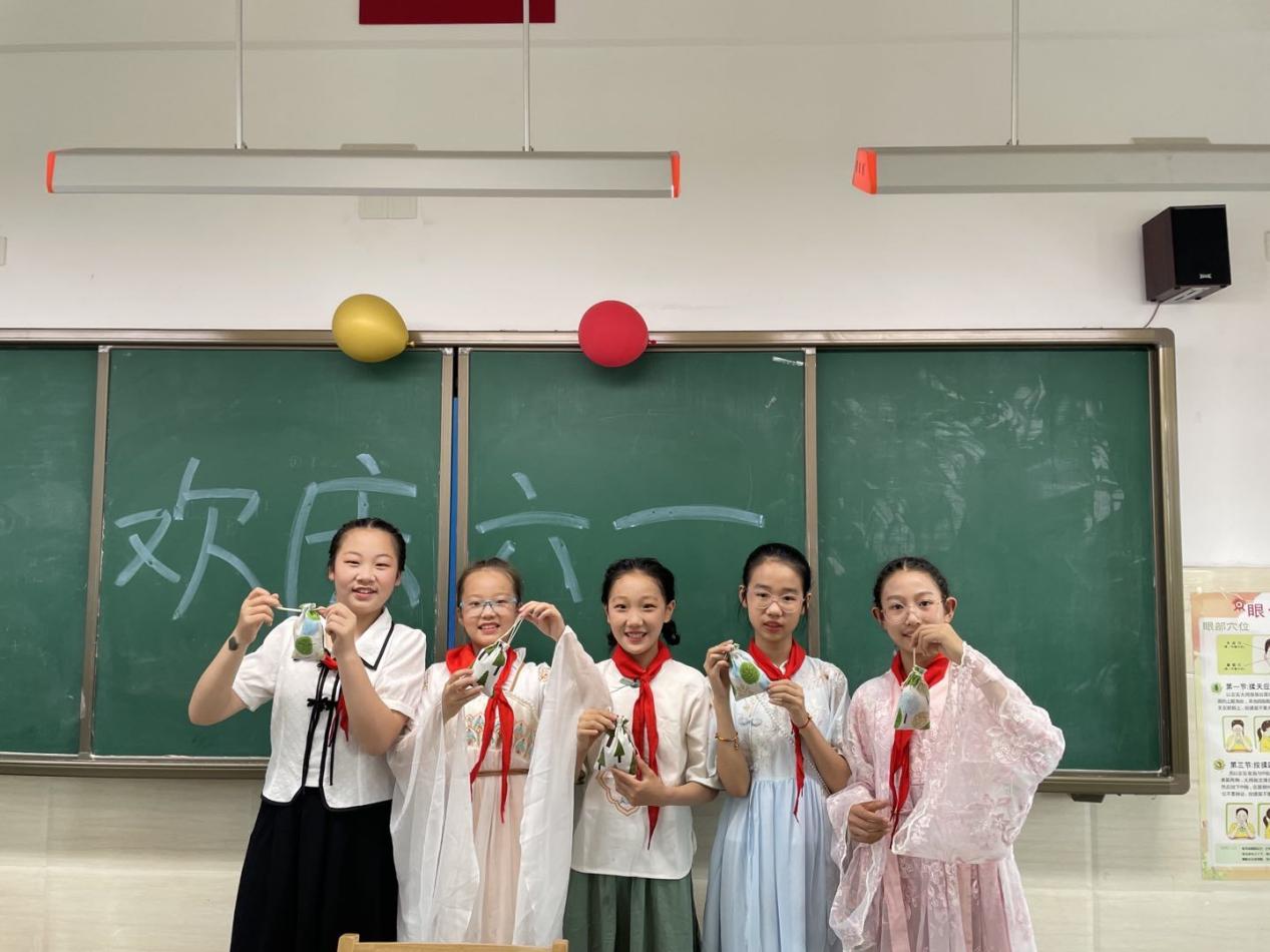 【大爱青秀】快乐六一，趣味端午_html_m6dc487a8.jpg