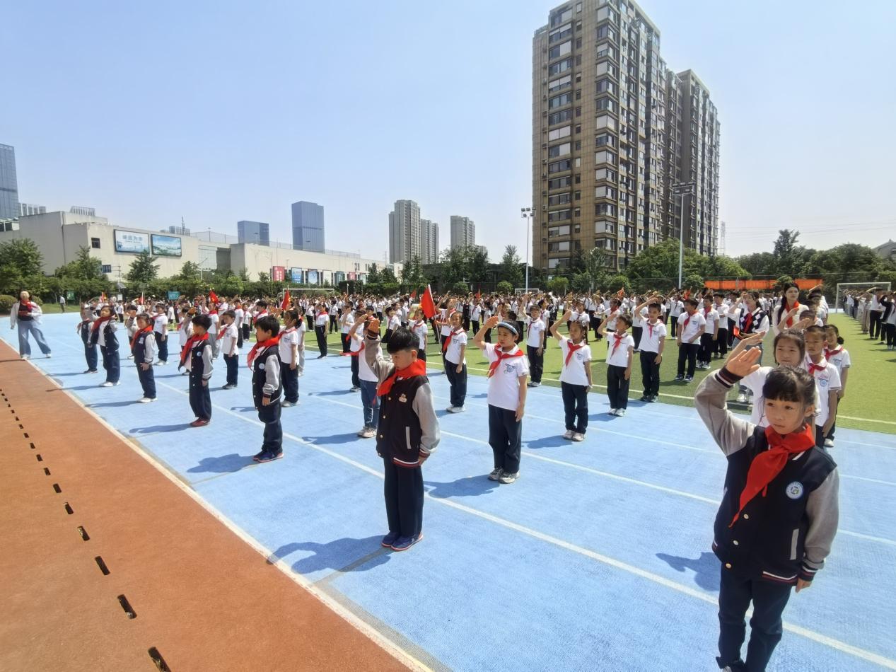2025.5.26-黄若萱-【大爱青秀&middot;记忆德育】一年级首批少先队员入队仪式_html_m16e59878.jpg