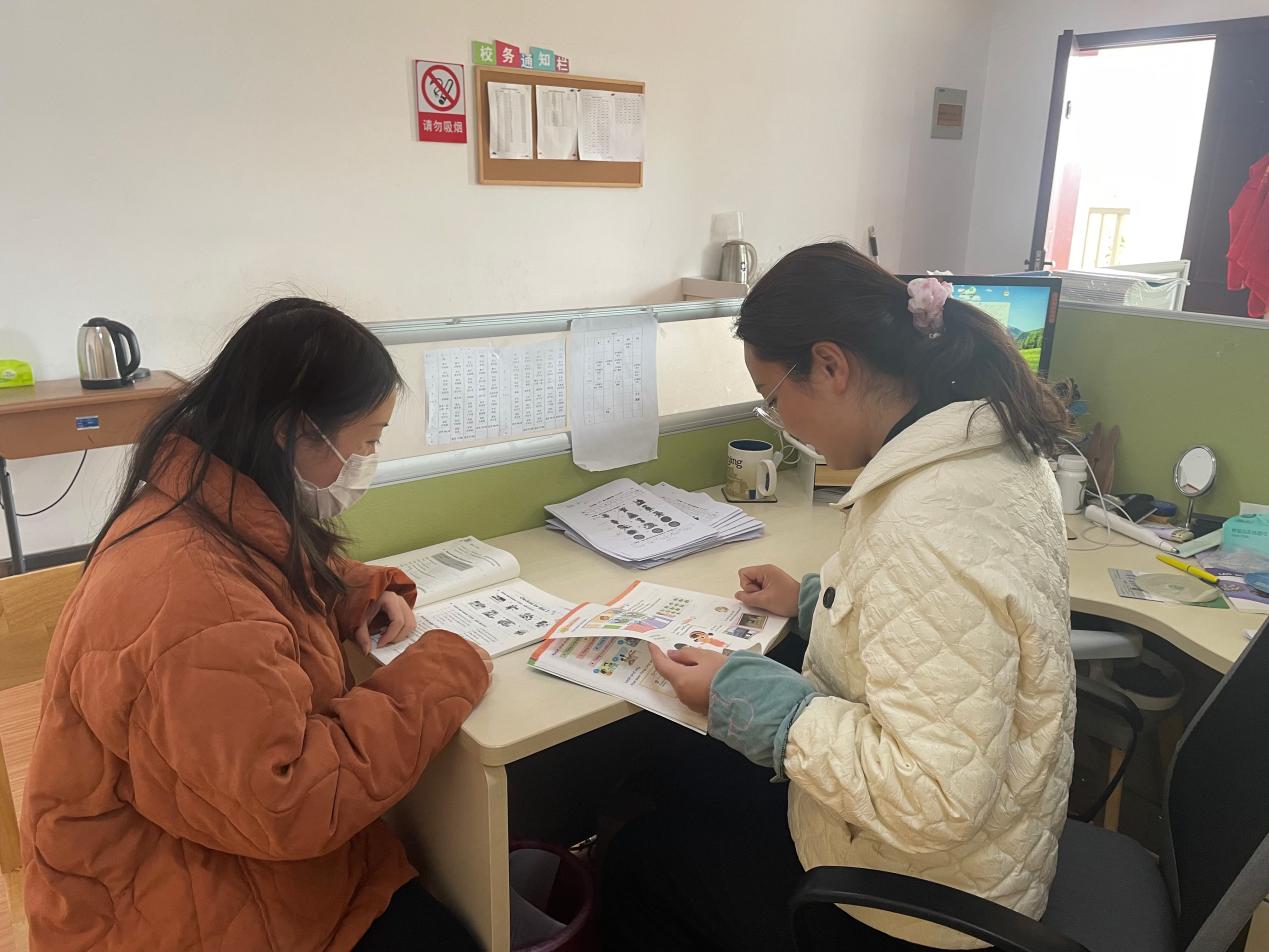 3.19 张琰-【大爱青秀】突破疑难，探索新径——青秀城小学英语组集体备课（二）_html_2b4351ca.jpg