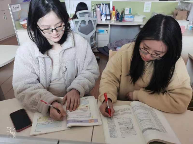 凝聚智慧    奋力前行_html_m600061fd.jpg