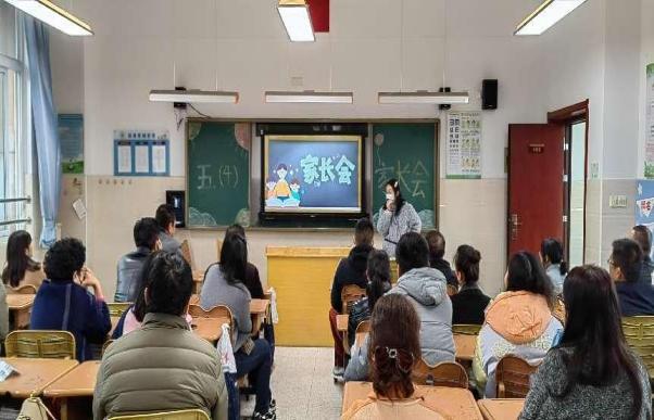 【大爱青秀·德育】童伴导师 聚焦家庭教育指导  导师润心助力成长----记南京市青秀城小学11月全员导师活动_html_116ddd24.jpg