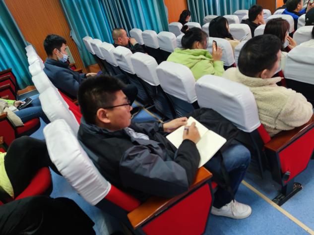 王涵奕-2023.11.23-【大爱青秀·德育】孩子会自理  家庭更幸福——记南京市青秀城小学二年级“慧秀”家长学校_html_m7c17e200.jpg