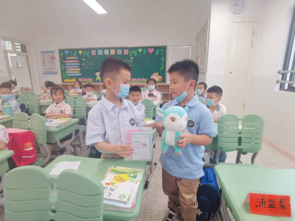 8互赠礼物.jpg