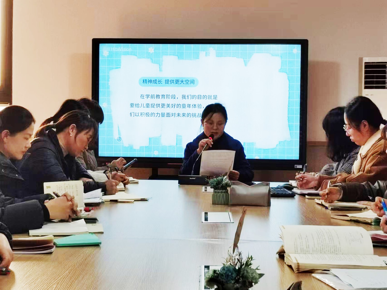 【乐活龙幼·师德师风】束光引路，微光致远 ——龙潭幼儿园一月师德师风系列活动