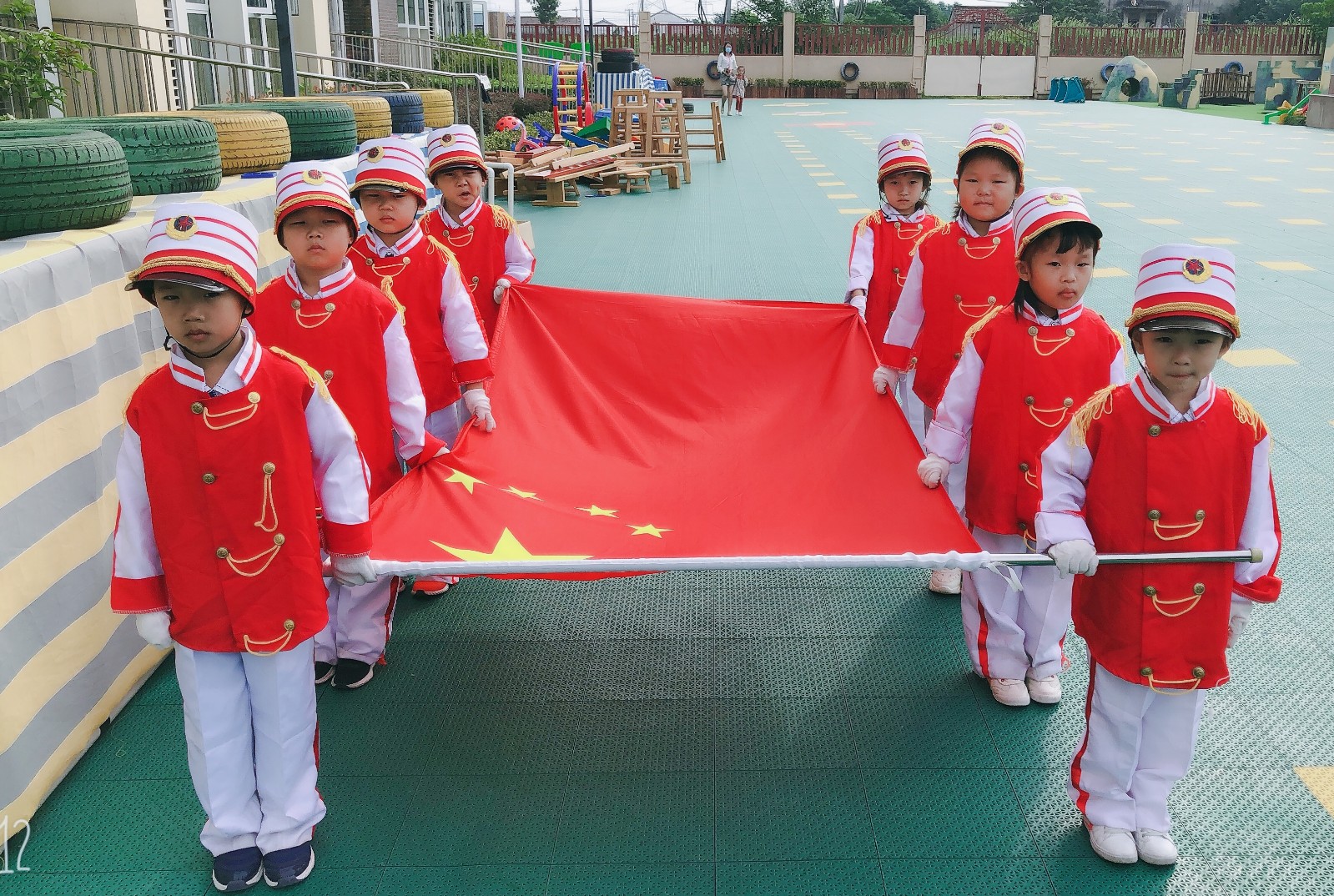 【乐活龙幼·安全第一】新学期，新旅程--记龙潭幼儿园龙岸二园升旗仪式活动