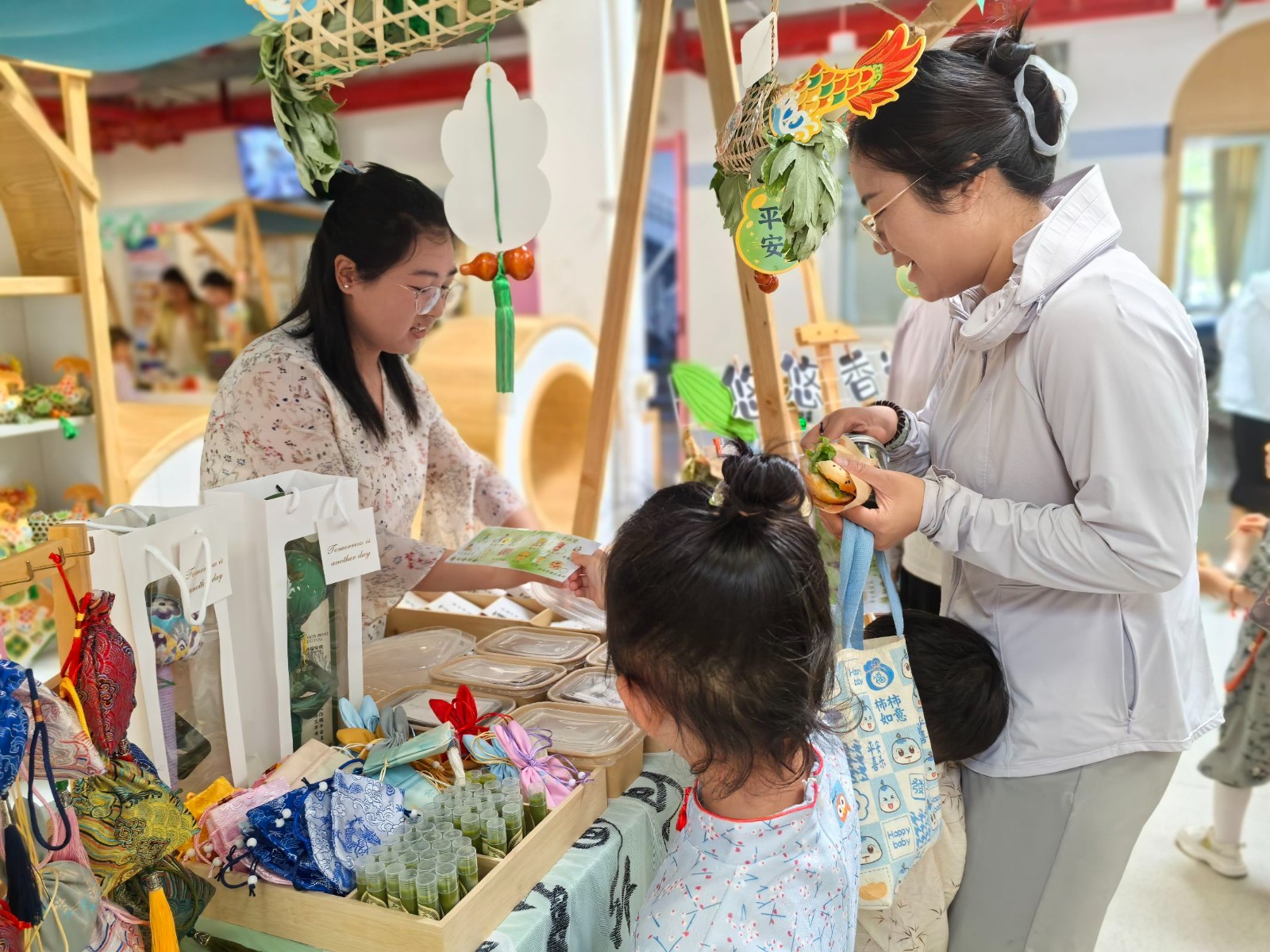 【乐活龙幼·乐享童年】童趣六一·粽享端午 ——龙潭幼儿园龙景分园“庆六一、端午”游园活动