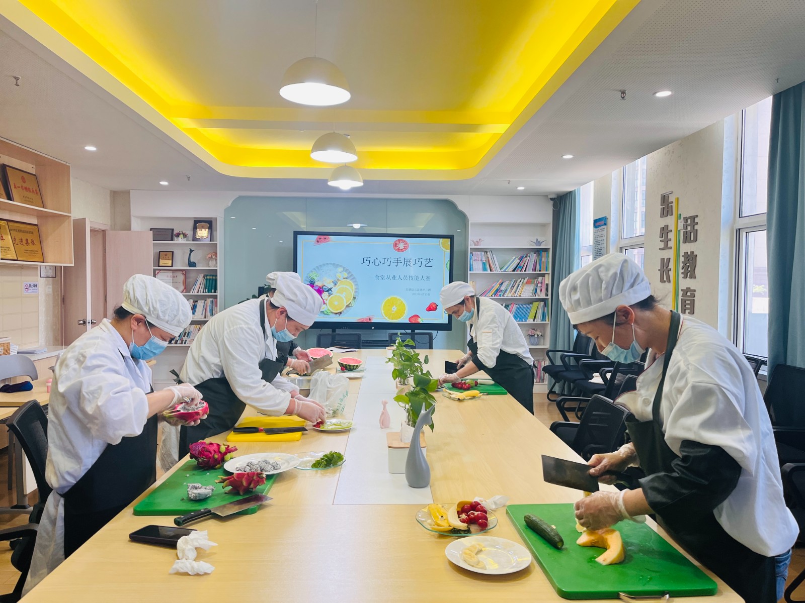 巧心巧手展巧艺——记龙潭幼儿园龙岸二园食堂从业人员技能大赛活动