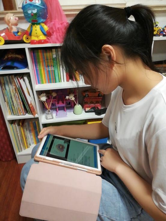 如何帮助孩子学会情绪调节和压力管理_html_19860419.jpg