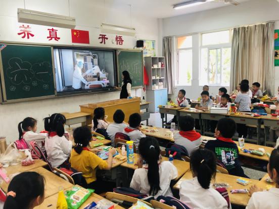 在六月的阳光下快乐起航——记南湾营小学庆六一活动_html_m2577cf3a.jpg