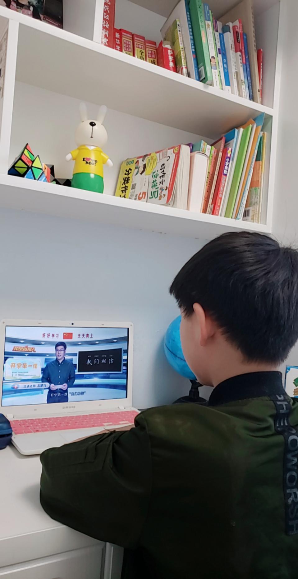 《开学第一课：我们相信》_html_2bd358c6.jpg