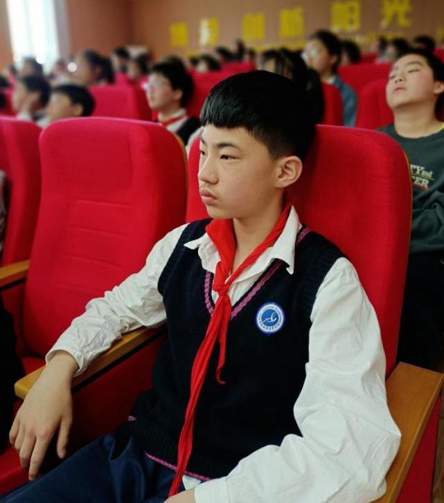 胸藏文墨虚若谷  腹有诗书气自华_html_m6d764a3e.jpg