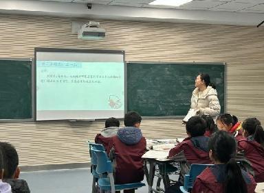 20250304南湾营小学语文组童学课堂报道_html_769a4d7f.jpg