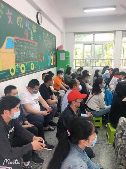 家校共育，见证成长_html_m33a3d2f9.jpg