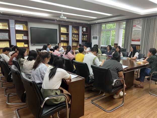 20230912语文组校本教研报道_html_m490f313c.jpg