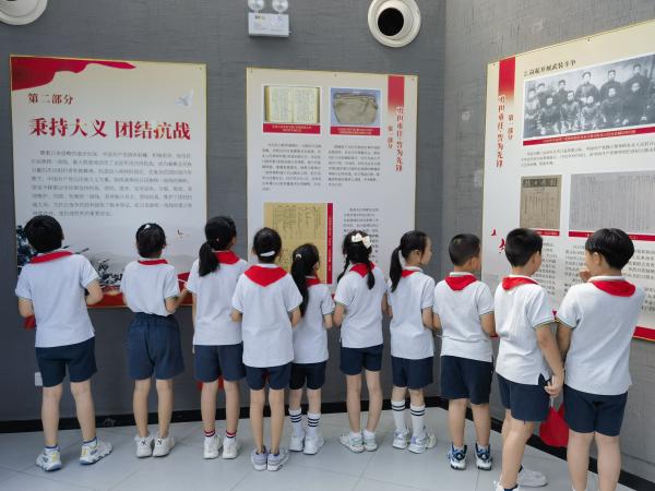二2红色寻访＋送清凉活动报道（李嘉靓写）_html_69624930.jpg