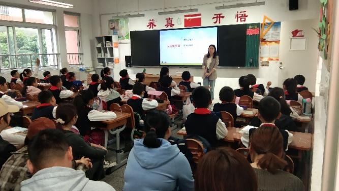 20240425四年级家长开放日报道_html_m7976ee1b.jpg