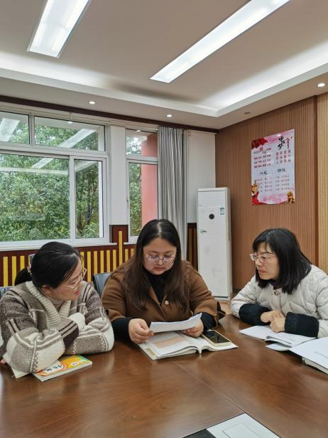 20221129语文组校本研修报道_html_m5dac560f.jpg