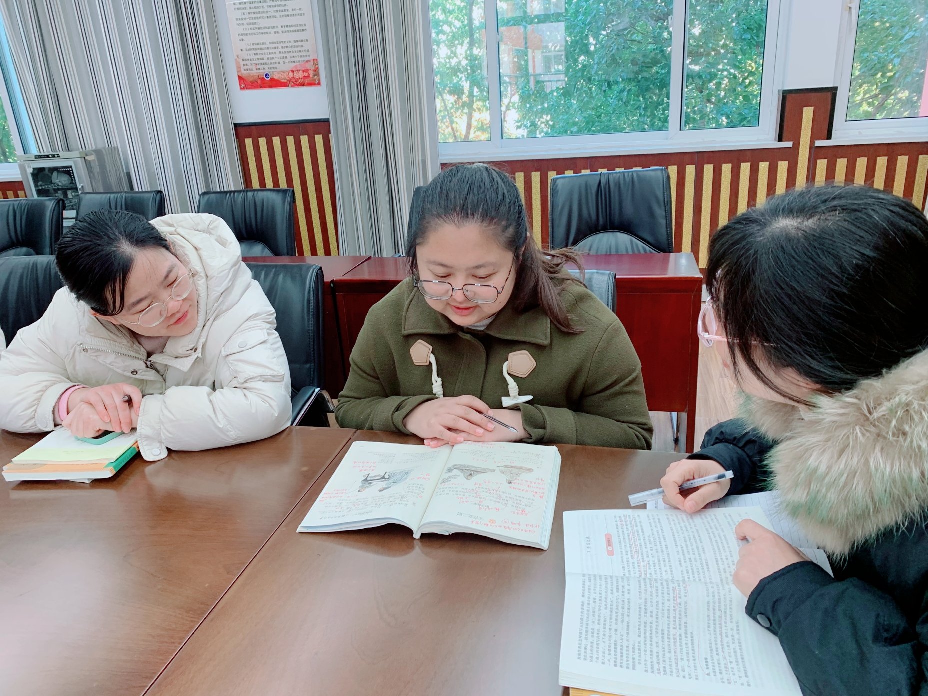 教于善学 研以致远——南湾营小学语文组校本研修(113)通讯稿_html_5cc9360c.jpg