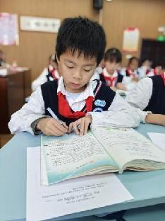 20250429张青童学课堂新闻报道_html_m2f7aba38.jpg