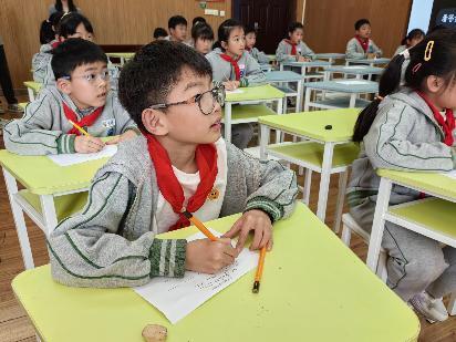 20250407三年级珠译数报道邱仁写_html_m9e2a86d.jpg