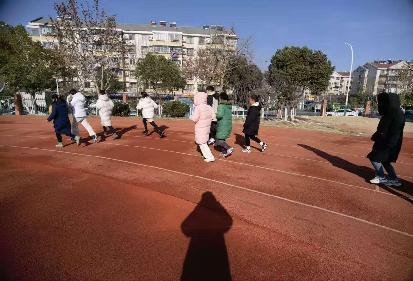 20231220南湾营小学教职工运动会新闻稿_html_m53eaa5f8.jpg