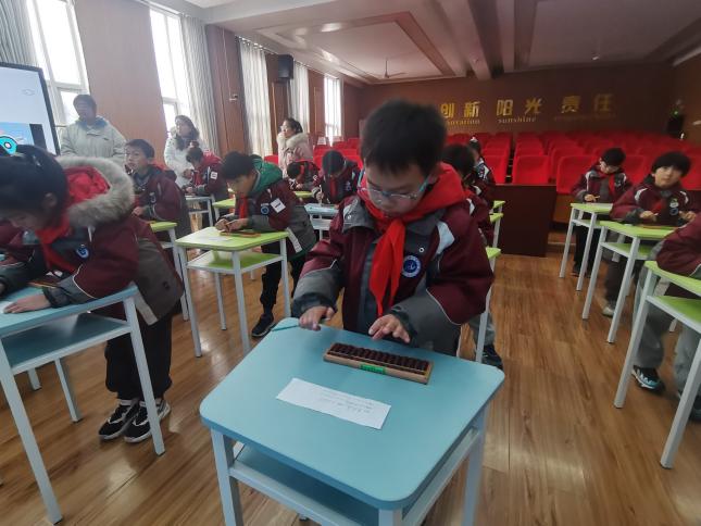 20240103二年级珠心算达人赛报道_html_6ff0ee08.jpg