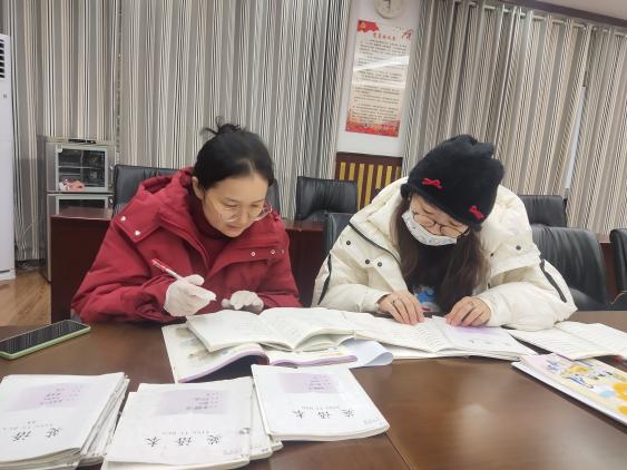 规范作业书写，赋能提质增效——南湾营小学英语组集体备课（87）_html_mbfdbe89.jpg