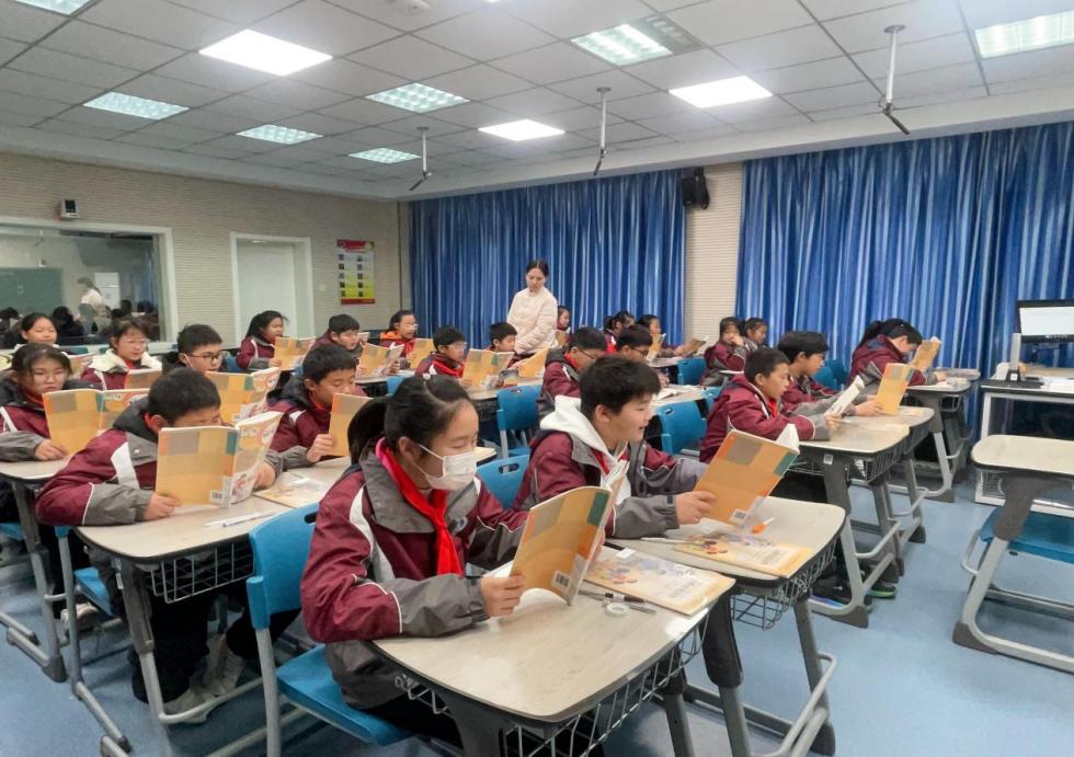 20251202南湾营小学语文组童学课堂报道_html_6a359cbe.jpg