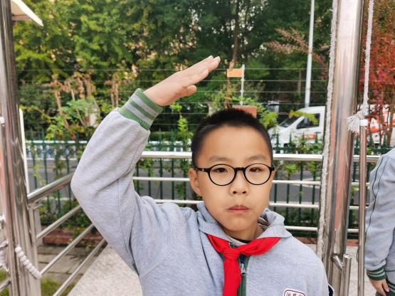 第十周 升旗仪式新闻稿_html_m2f5d6474.jpg