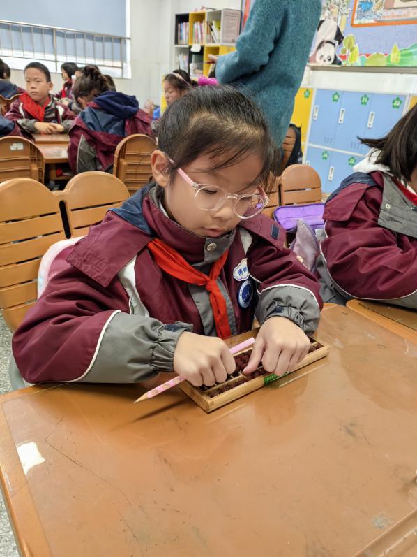 20241121启智珠算节三年级班级赛报道_html_m68f00cbb.jpg