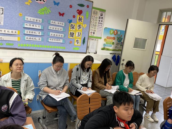 20231013南湾营小学英语组童学课堂报道_html_74867478.jpg