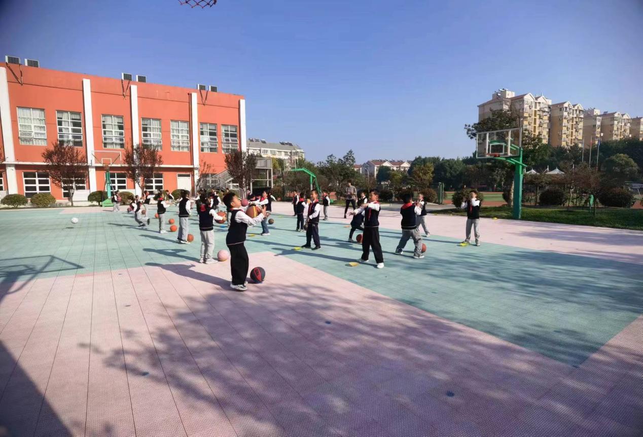 心随球动 球随我控_html_7d9d022c.jpg