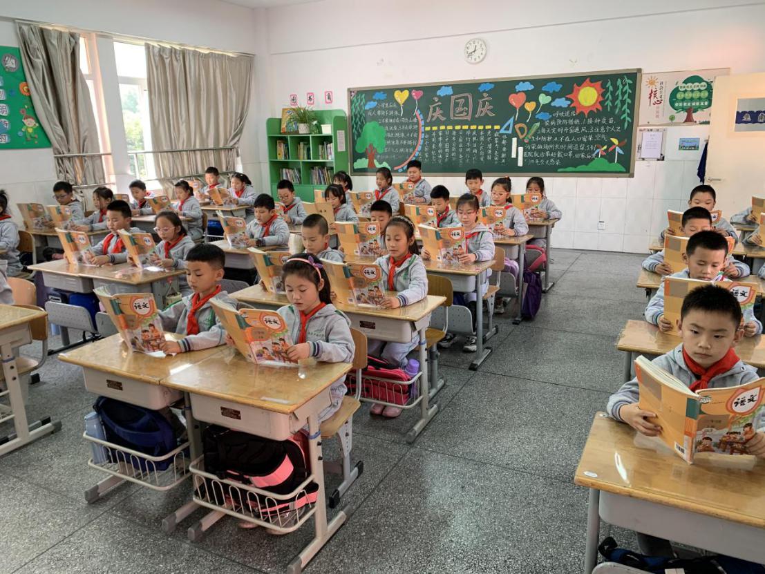 美文诵读 点亮校园_html_34bd24ca.jpg