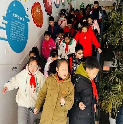 南湾营小学春季开学安全教育系列活动_html_bafeb8e.jpg