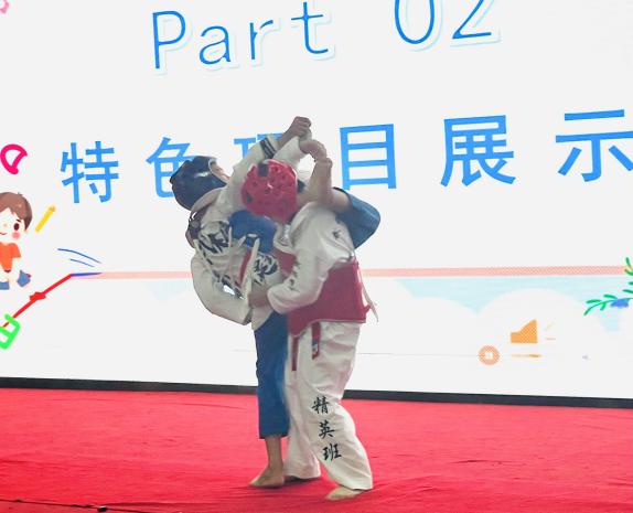 20240901一年级家长会报道_html_m2730d654.jpg